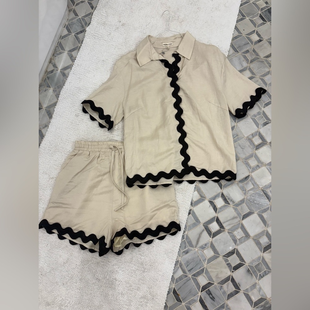 NWT Main Strip Ric Rac Trim Solid shorts set. Size small